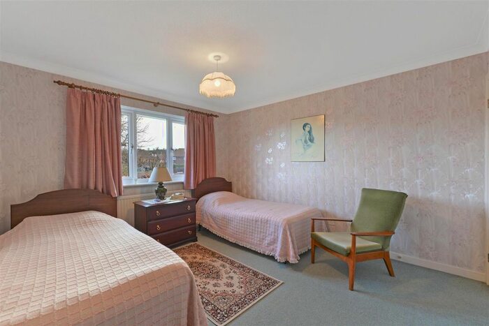 4 Bedroom Detached House For Sale In Oast Court, Yalding, Maidstone, ME18