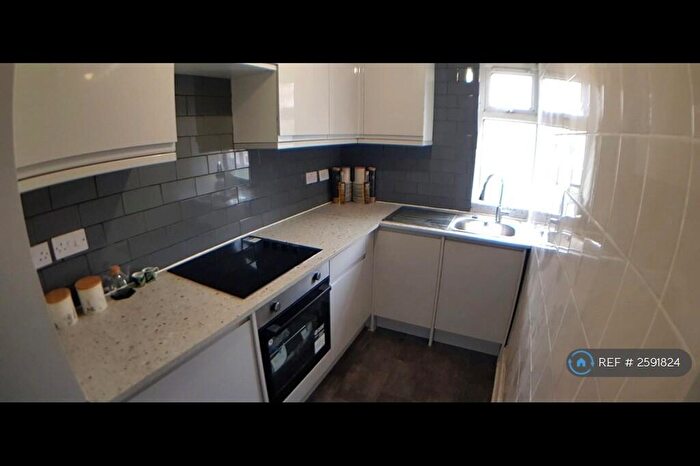 1 Bedroom Flat To Rent In Lower Road, London, SE8