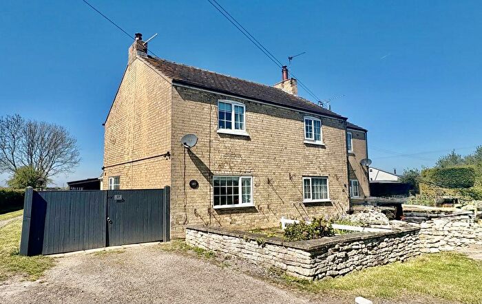 2 Bedroom Cottage For Sale In Church Road, Stow, Lincoln, LN1
