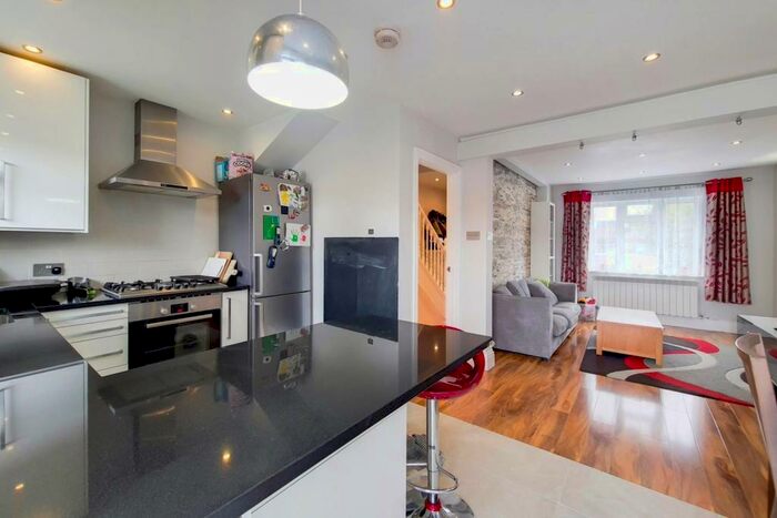 3 Bedroom House To Rent In Wilson Avenue, Colliers Wood, Mitcham, CR4