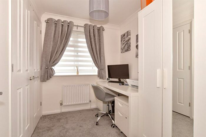 4 Bedroom Detached House For Sale In Spencer Close, Walderslade, Chatham, Kent, ME5
