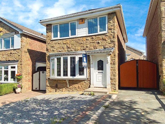 3 Bedroom Detached House For Sale In Norristhorpe Lane, Liversedge, WF15