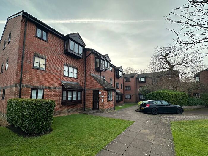 1 Bedroom Flat To Rent In Gladbeck Way, Enfield, EN2