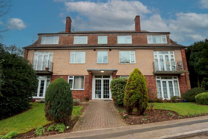 2 Bedroom Flat To Rent In Hemnall Street, Epping, CM16