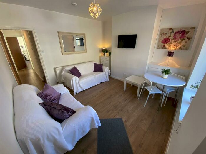 4 Bedroom Private Hall To Rent In Vine Street, Lancaster, LA1