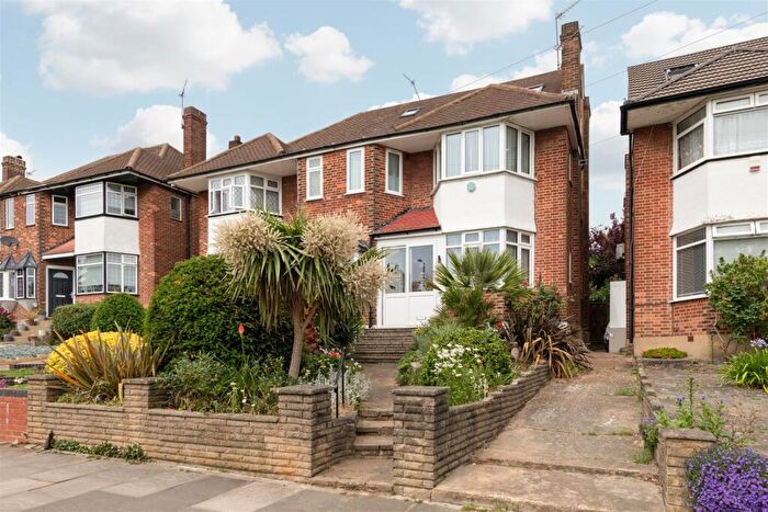 5 Bedroom Semi-Detached House For Sale In Hampden Way, London, N14
