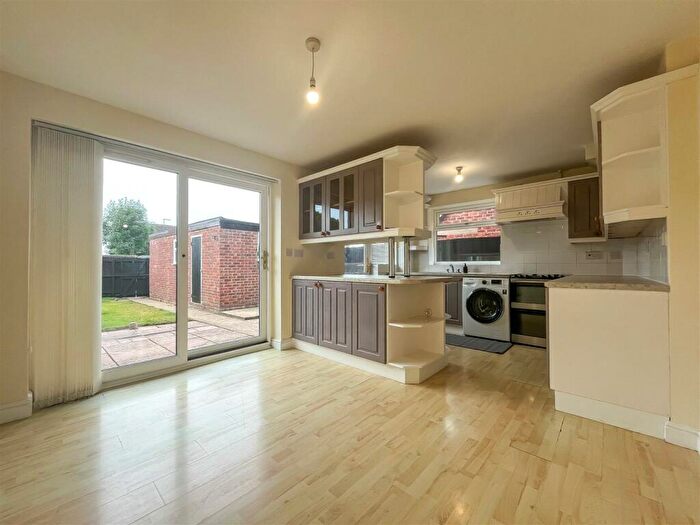 3 Bedroom Semi-Detached House For Sale In Wentworth Close, Daventry, NN11