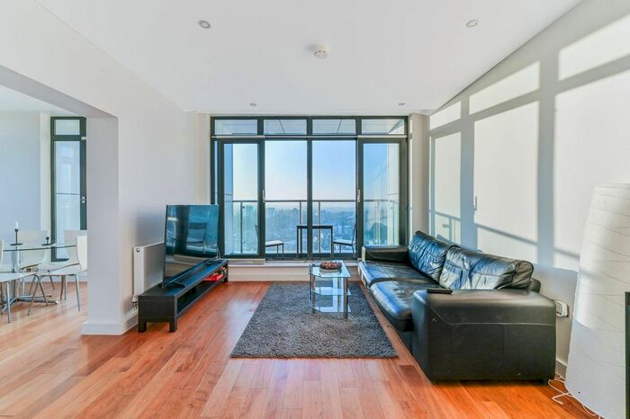 3 Bedroom Flat To Rent In Masons Avenue, Central Croydon, Croydon, CR0