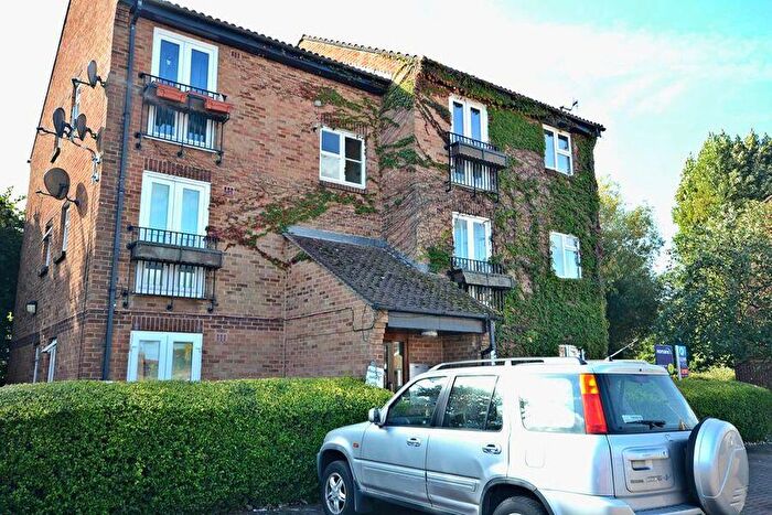 2 Bedroom Flat To Rent In Boveney Close, Cippenham, Slough, SL1