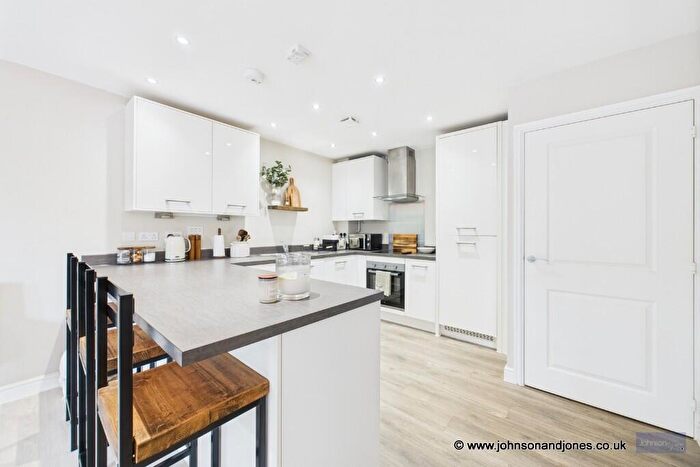 1 Bedroom Flat For Sale In Melrose Apartments, Surrey, KT15