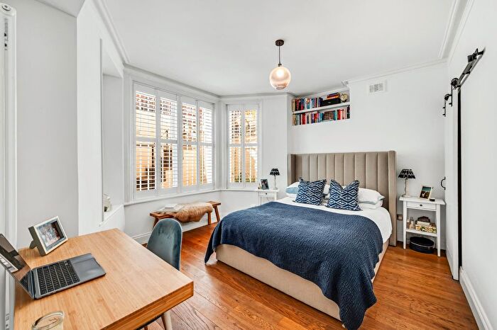 2 Bedroom Flat For Sale In Castletown Road, W14
