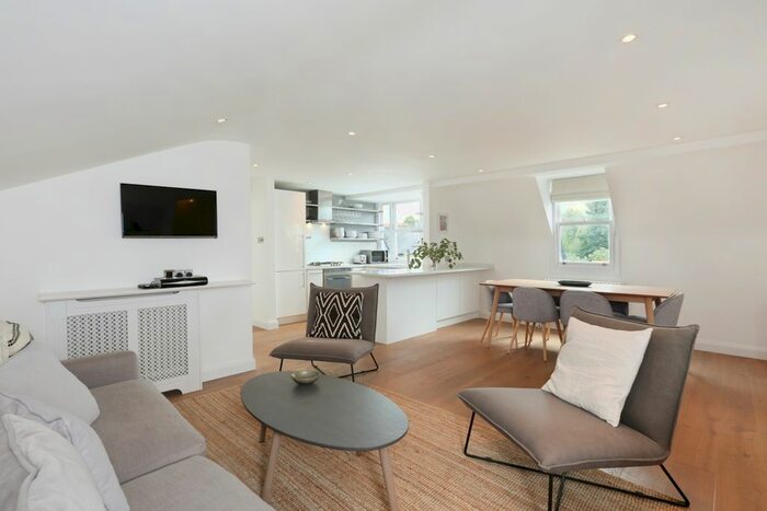 2 Bedroom Flat To Rent In Oxford Gardens, London, W10