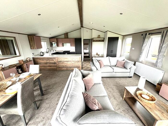 3 Bedroom Mobile/park Home For Sale In Bruallen Close, Trewennen Road, St. Teath, Bodmin, PL30