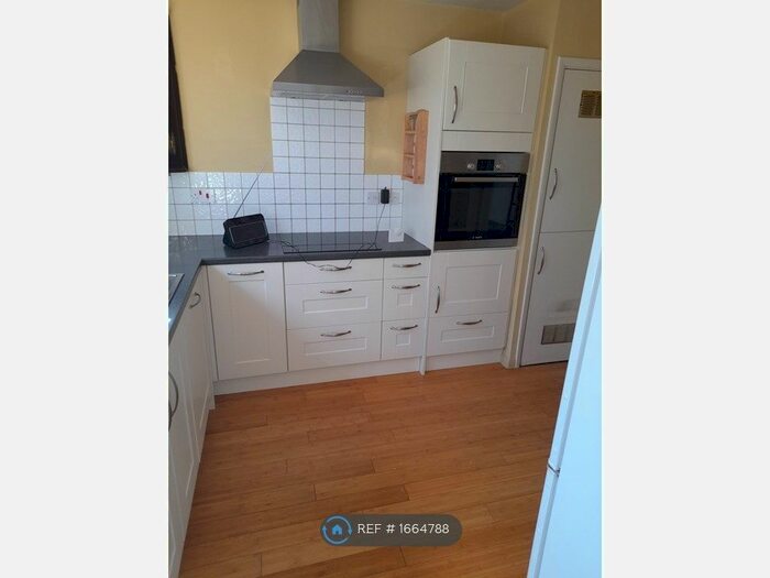 2 Bedroom Flat To Rent In Picton Road, Ramsgate, CT11