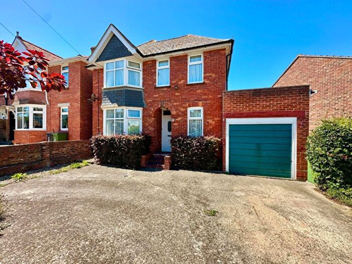 3 Bedroom Detached House For Sale In Southfield Avenue, Weymouth, DT4