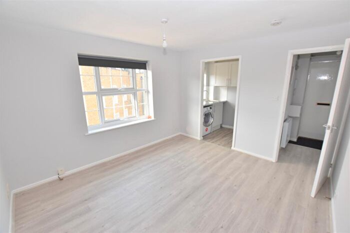 1 Bedroom Apartment To Rent In Red Lion Court, Bishops Stortford, CM23