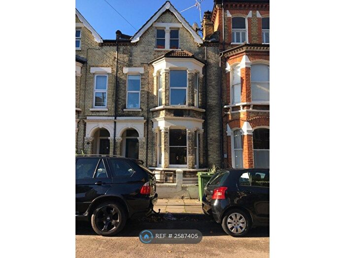 2 Bedroom Flat To Rent In Clapham North, London, SW9