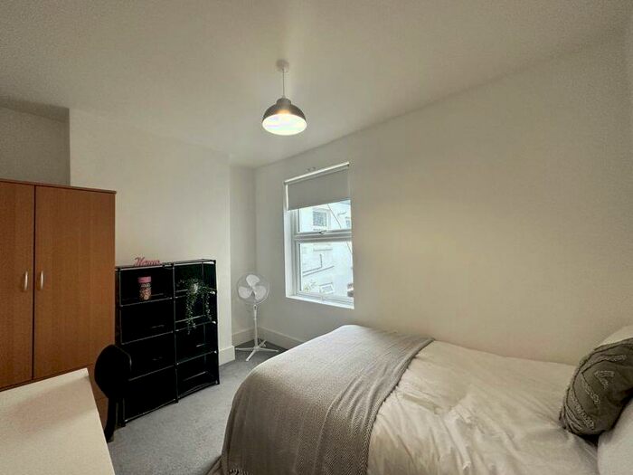 2 Bedroom Flat To Rent In Shanklin Road, Brighton, BN2