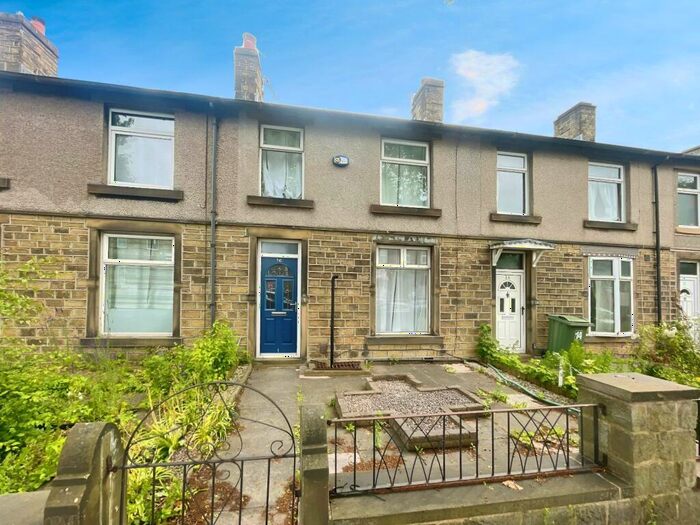 4 Bedroom Terraced House To Rent In Broad Lane, Huddersfield, West Yorkshire, HD5
