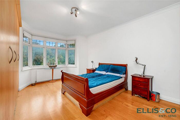 5 Bedroom Detached House For Sale In Claremont Park, Finchley, London, N3