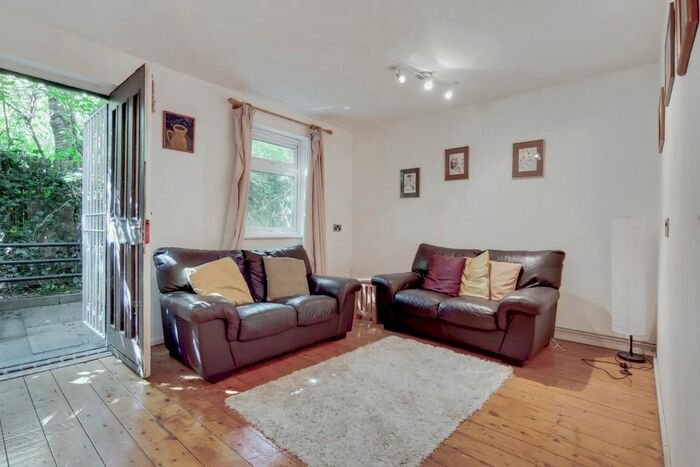 1 Bedroom Flat To Rent In Highbury Station Road, London, N1