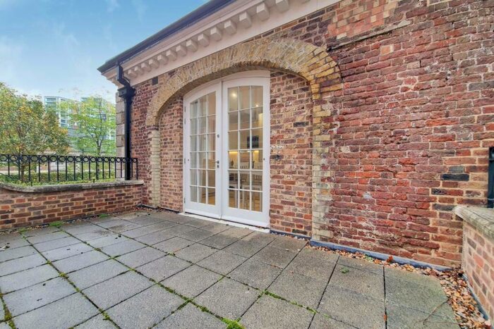 2 Bedroom Flat To Rent In Laboratory Pavilions East, Woolwich Riverside, London, SE18