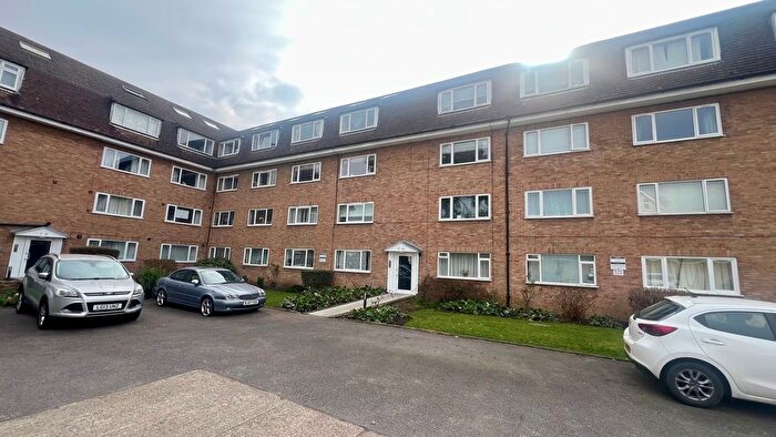 2 Bedroom Flat To Rent In Linden Grove, New Malden, KT3