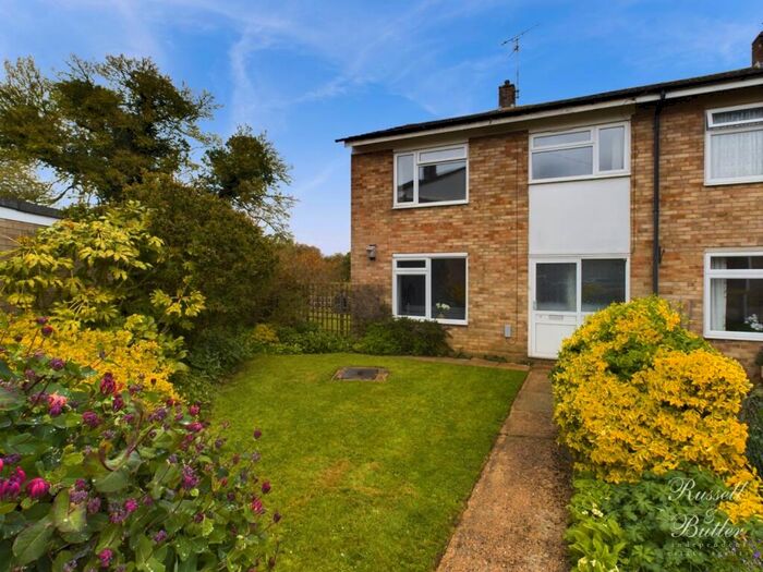 3 Bedroom Semi-Detached House For Sale In Stowe View, Tingewick, MK18