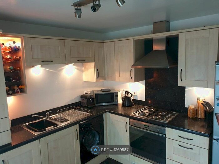 2 Bedroom Flat To Rent In Nairn Close, Sunderland SR4
