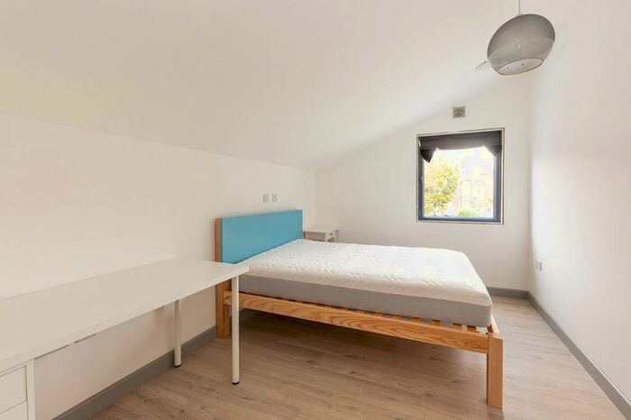 Studio To Rent In Bullingdon Road, Cowley, East Oxford, OX4