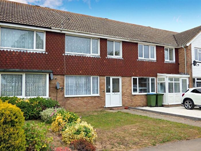 3 Bedroom Terraced House To Rent In Southfields Road, Littlehampton, BN17