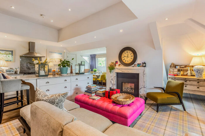 2 Bedroom Flat For Sale In Ray Park Road, Maidenhead, SL6