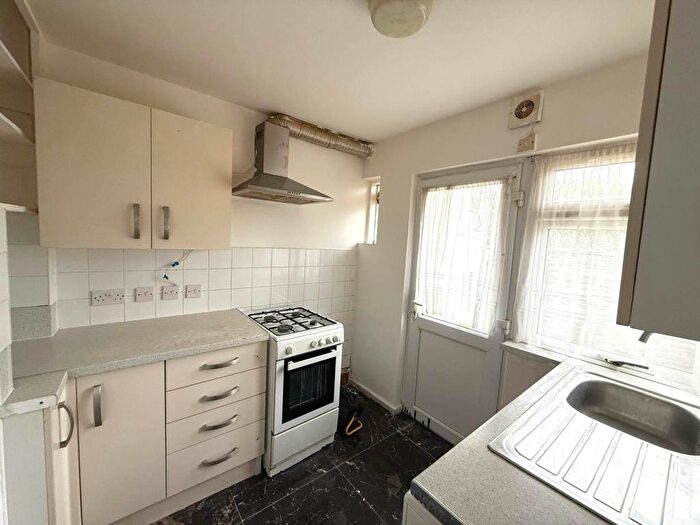 2 Bedroom Maisonette To Rent In The Crescent, Hayes, UB3