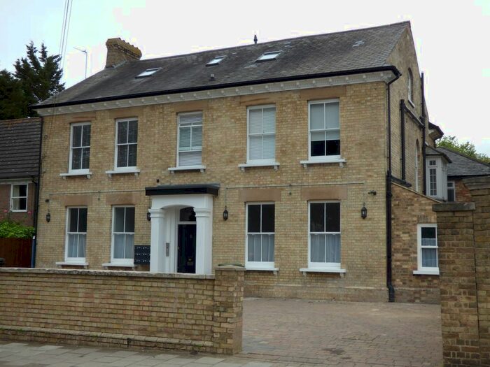 2 Bedroom Mews To Rent In Linden Road, Bedford, MK40