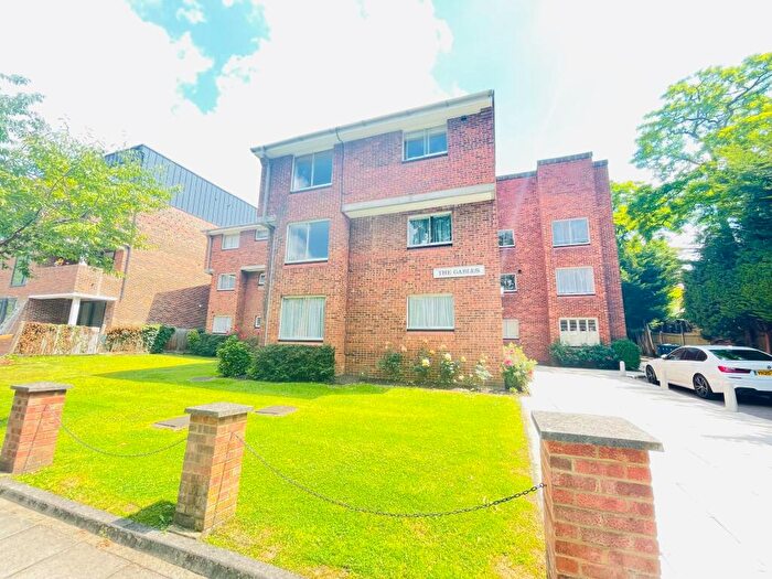 2 Bedroom Flat To Rent In Flat, The Gables, Holden Avenue, London, N12