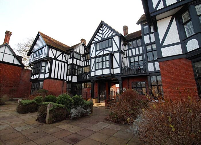 2 Bedroom Flat To Rent In The Courtyard, Rothschild Place, Tring, HP23