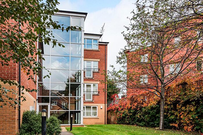 2 Bedroom Flat For Sale In Vicarage Mews, Kirkstall, Leeds, LS5