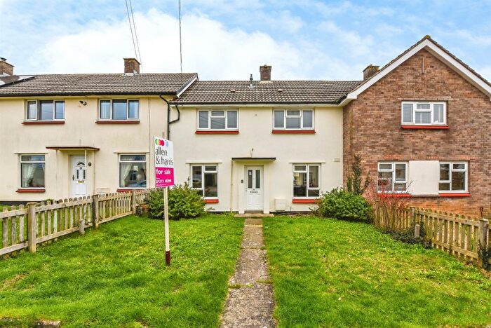 3 Bedroom Terraced House For Sale In Oakfield Close, Frome, BA11