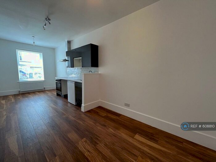 1 Bedroom Flat To Rent In Cowper Street, Hove, BN3