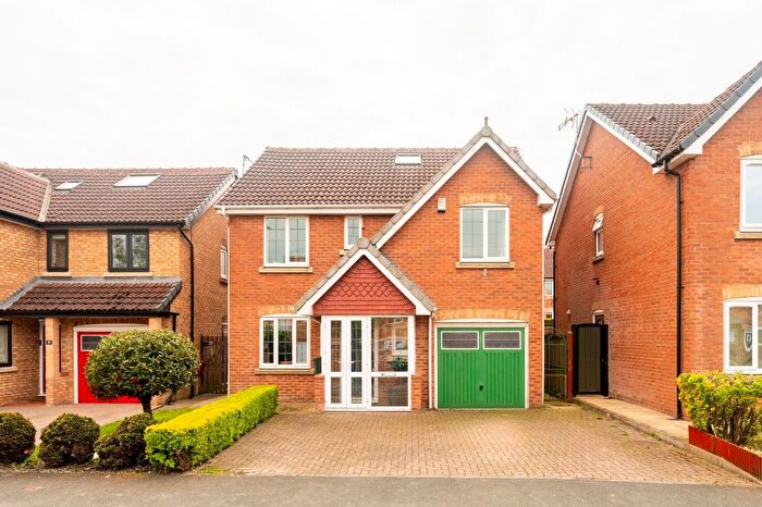 6 Bedroom Detached House For Sale In Suffield Drive, Gildersome, LS27