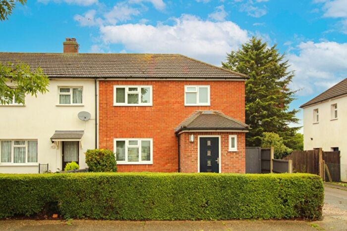 3 Bedroom Semi-Detached House For Sale In Meadow Road, Chelmsford, CM3