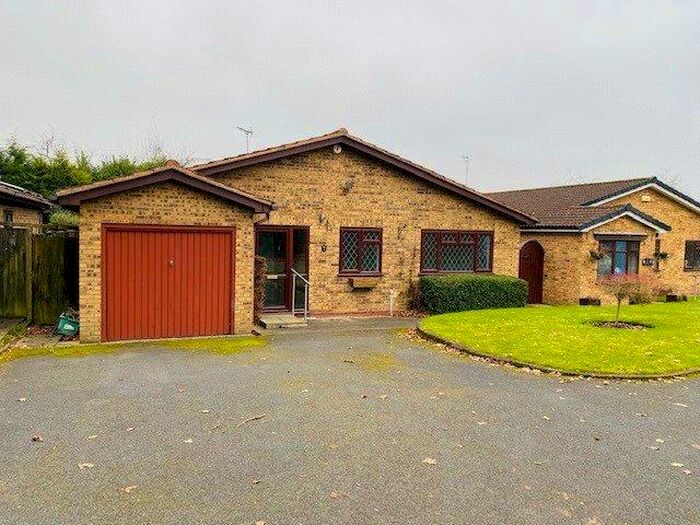3 Bedroom Bungalow To Rent In Briar Coppice, Cheswick Green, Solihull, B90