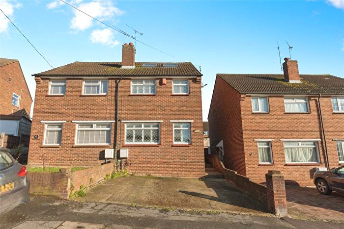 4 Bedroom Semi Detached House For Sale In Durant Road, Swanley, Kent, BR8