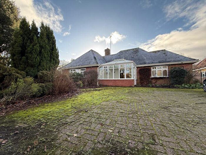 4 Bedroom Bungalow For Sale In Uttoxeter Road, Stoke-On-Trent, ST11