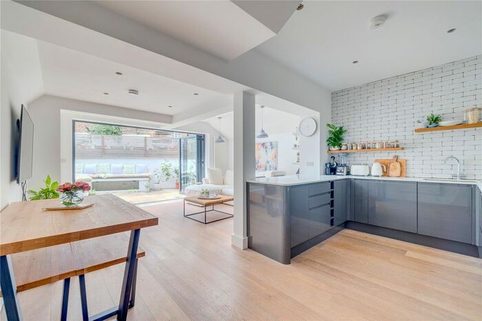 1 Bedroom Flat To Rent In Bloom Park Road, London, SW6