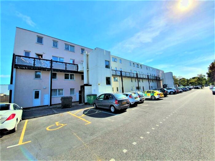 3 Bedroom Flat To Rent In Samson Close, Gosport, PO13
