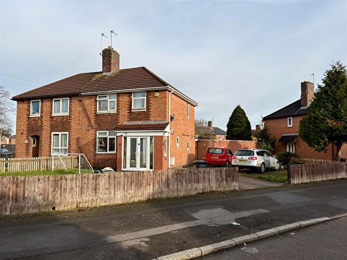 3 Bedroom Semi Detached House For Sale In Dunholme Road, Northfields, Leicester, LE4