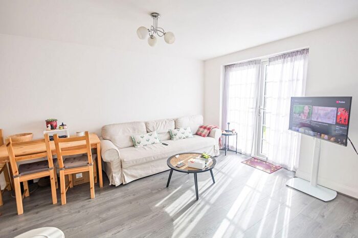 1 Bedroom Flat For Sale In High Street, Aveley, South Ockendon, RM15