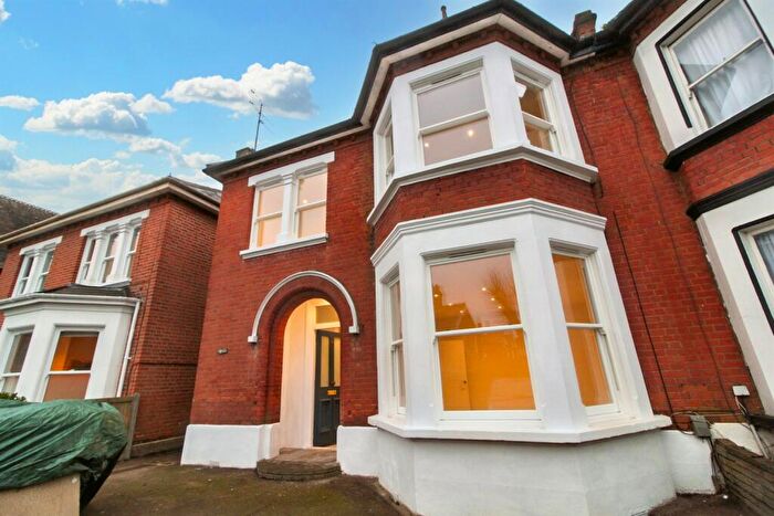 1 Bedroom Flat To Rent In Little Park Gardens, EN2