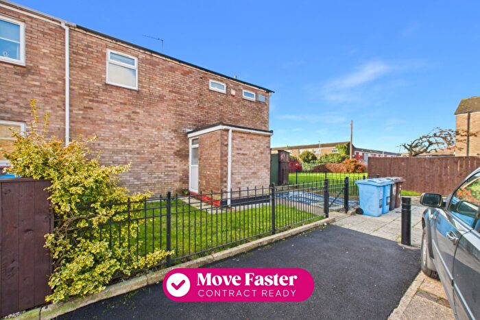 2 Bedroom End Of Terrace House For Sale In Digby Garth, Bransholme, Hull, HU7